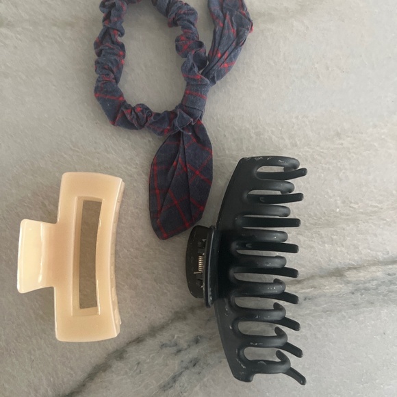 Hair clips and holdes - Picture 1 of 1